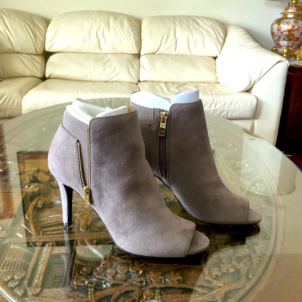 Liz Claiborne Heel Bootie shoe Gray 7